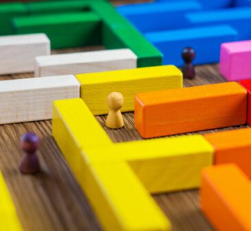 Labyrinth aus Bauklötzen